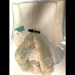 Vest, cream color with fur collar, fur interior